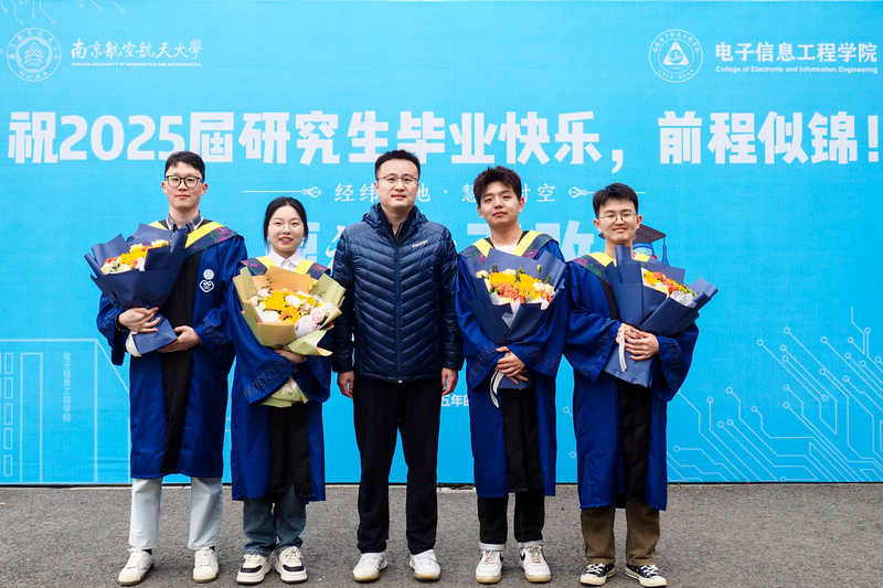 和毕老师合照.jpg
